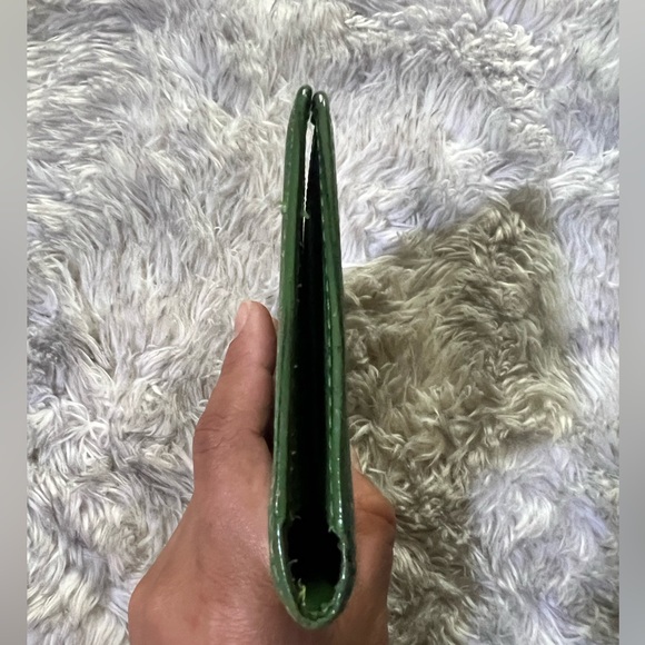 LOUIS VUITTON LV authentic GREEN EPI cardholder wallet PASSPORT HOLDER LIKE NEW - Picture 4 of 11